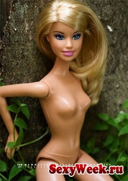 Выпущен эротический календарь с голыми Барби (Фото)